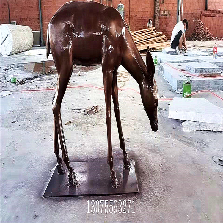 小鹿雕塑现货供应